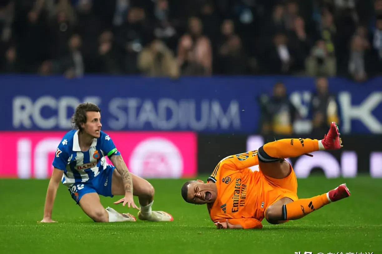 包含巴塞罗那遭淘汰出欧国联比赛，梅西难忘之夜的词条